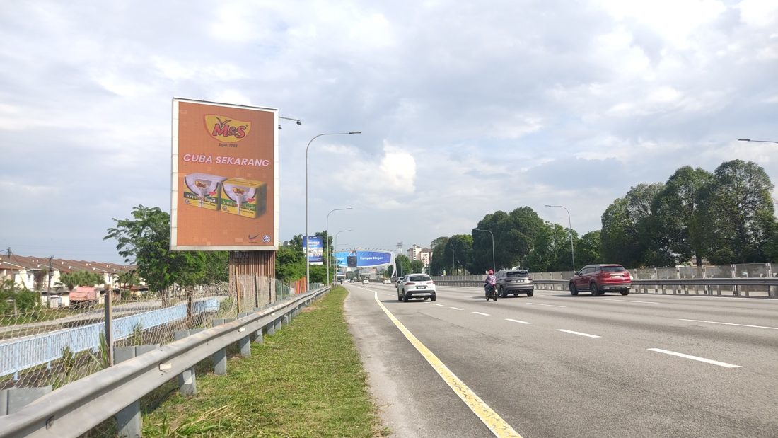 M&S billboard on a Malaysian highway during the DOOH campaign